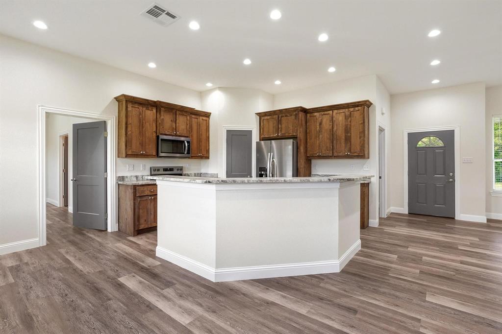 903 West Cardinal Street Ector, TX 75439 - Photo 9 of 35