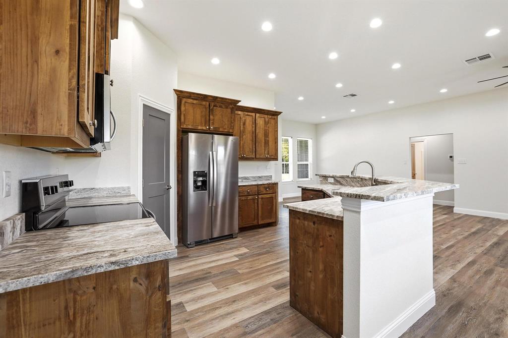 903 West Cardinal Street Ector, TX 75439 - Photo 10 of 35