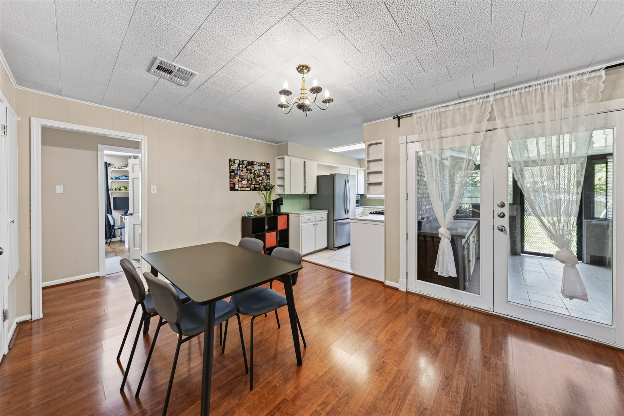 6705 Roos Road Houston, TX 77074 - Photo 12 of 36 Gallery Image 12