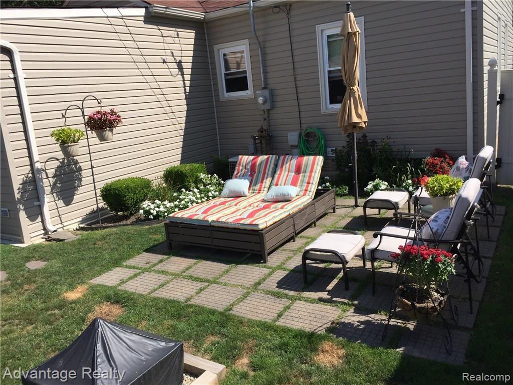 1430 Hampton Road Mount Clemens, MI 48043 - Photo 6 of 41 055.JPG