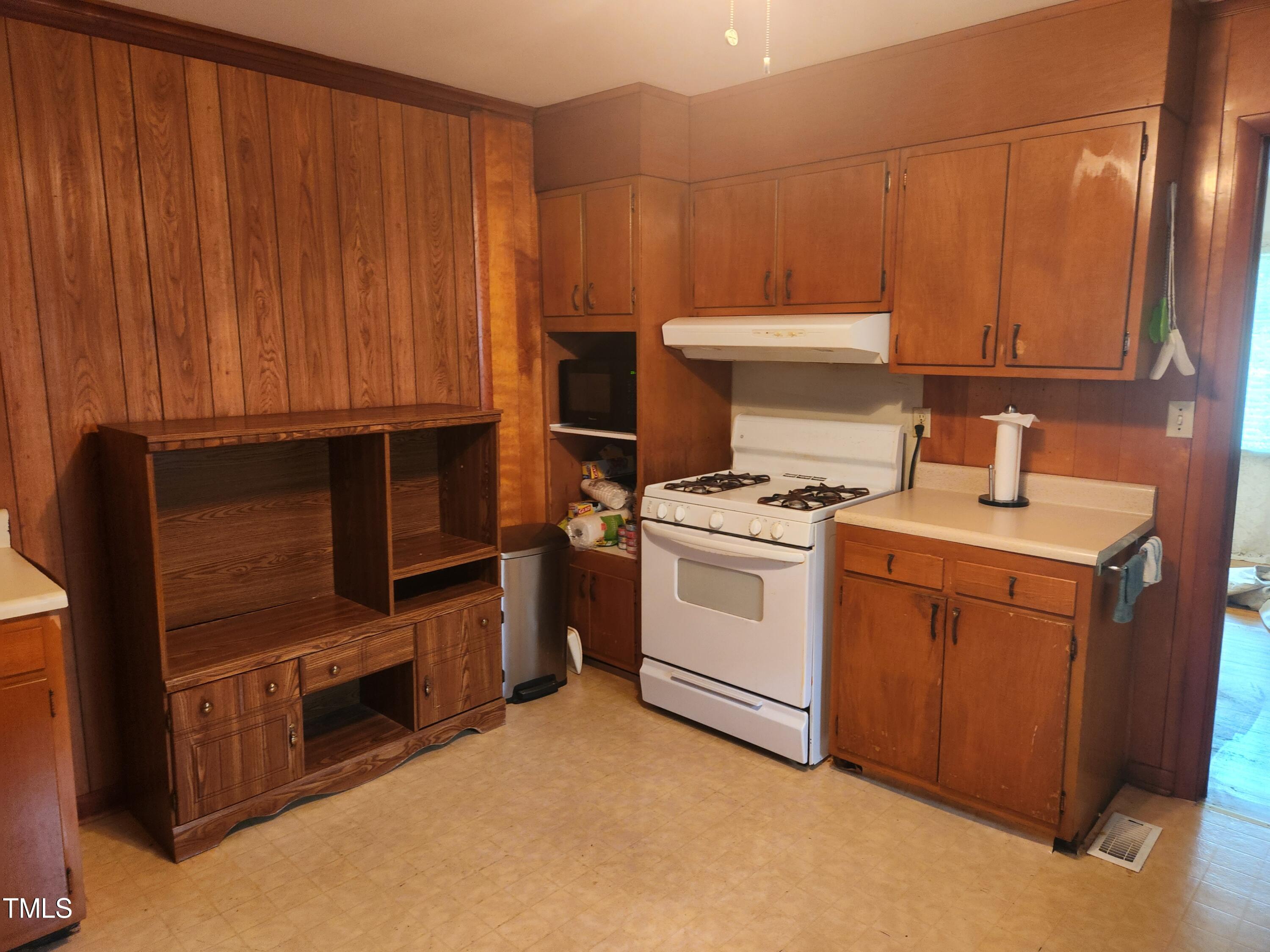 704 Donnelly Road Raleigh, NC 27610 - Photo 8 of 26 a kitchen with a stove and a microwave