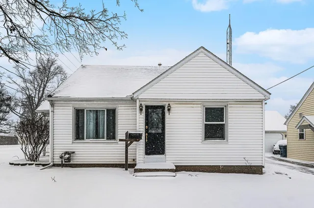 $232,000 | 328 Buchanan Avenue, Kalamazoo, MI 49001