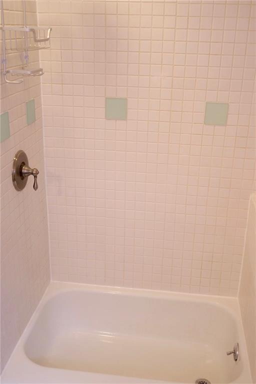 108 Park Street, Unit 5 Portland, ME 04101 - Photo 16 of 23 Photo