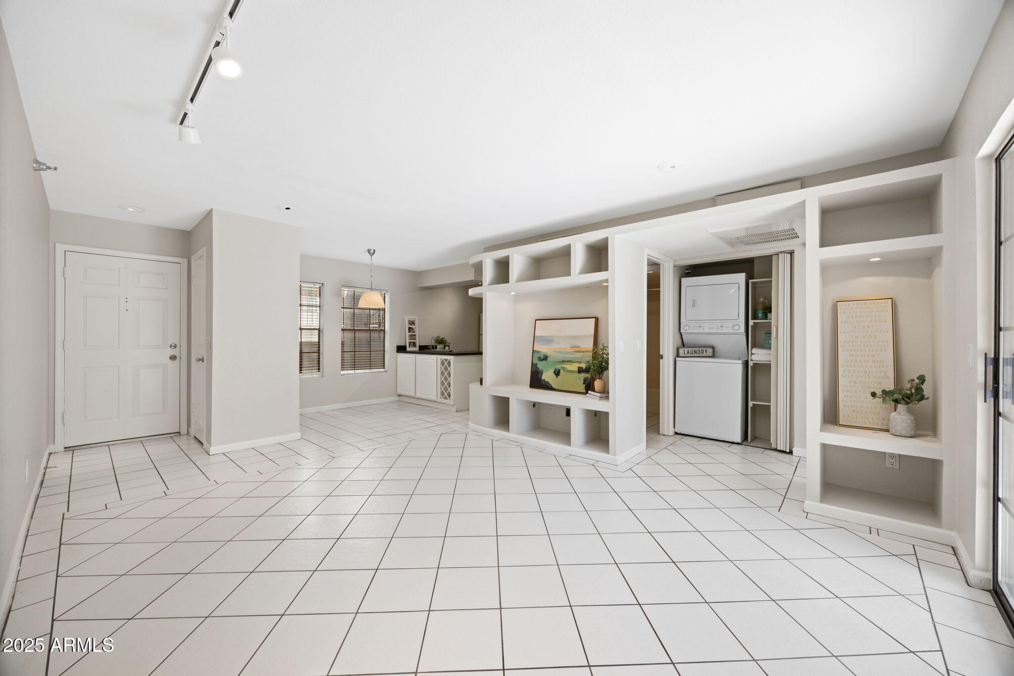 8020 East Thomas Road, Unit 112 Scottsdale, AZ 85251 - Photo 11 of 24 Bright and Clean
