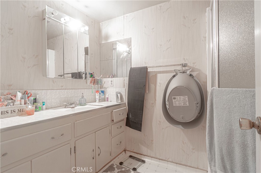 9324 Mandale Street Bellflower, CA 90706 - Photo 11 of 38