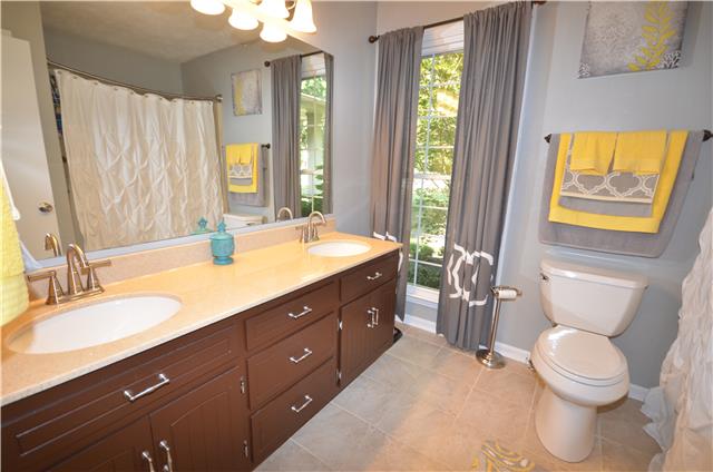 628 Cornwall Road Clarksville, TN 37043 - Photo 18 of 20 Master Bathroom with double vanities