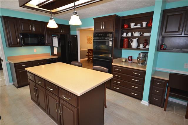 628 Cornwall Road Clarksville, TN 37043 - Photo 10 of 20 Another view of kitchen with double ovens and a computer station