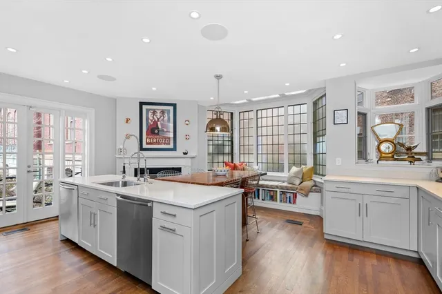 $5,295,000 | 20 David G Mugar Way, Boston, MA 02114