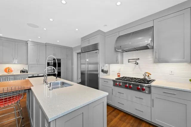 $5,295,000 | 20 David G Mugar Way, Boston, MA 02114