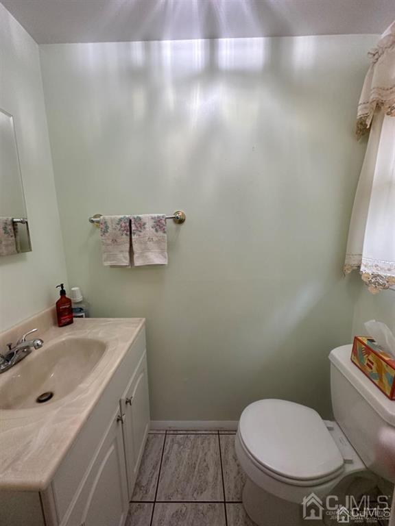 13 Parsons Road East Brunswick, NJ 08816 - Photo 25 of 39 a bathroom with a toilet sink and mirror