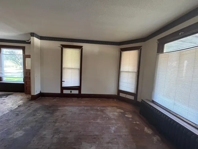 $59,900 | 304 South Broadway Avenue, Alden, MN 56009