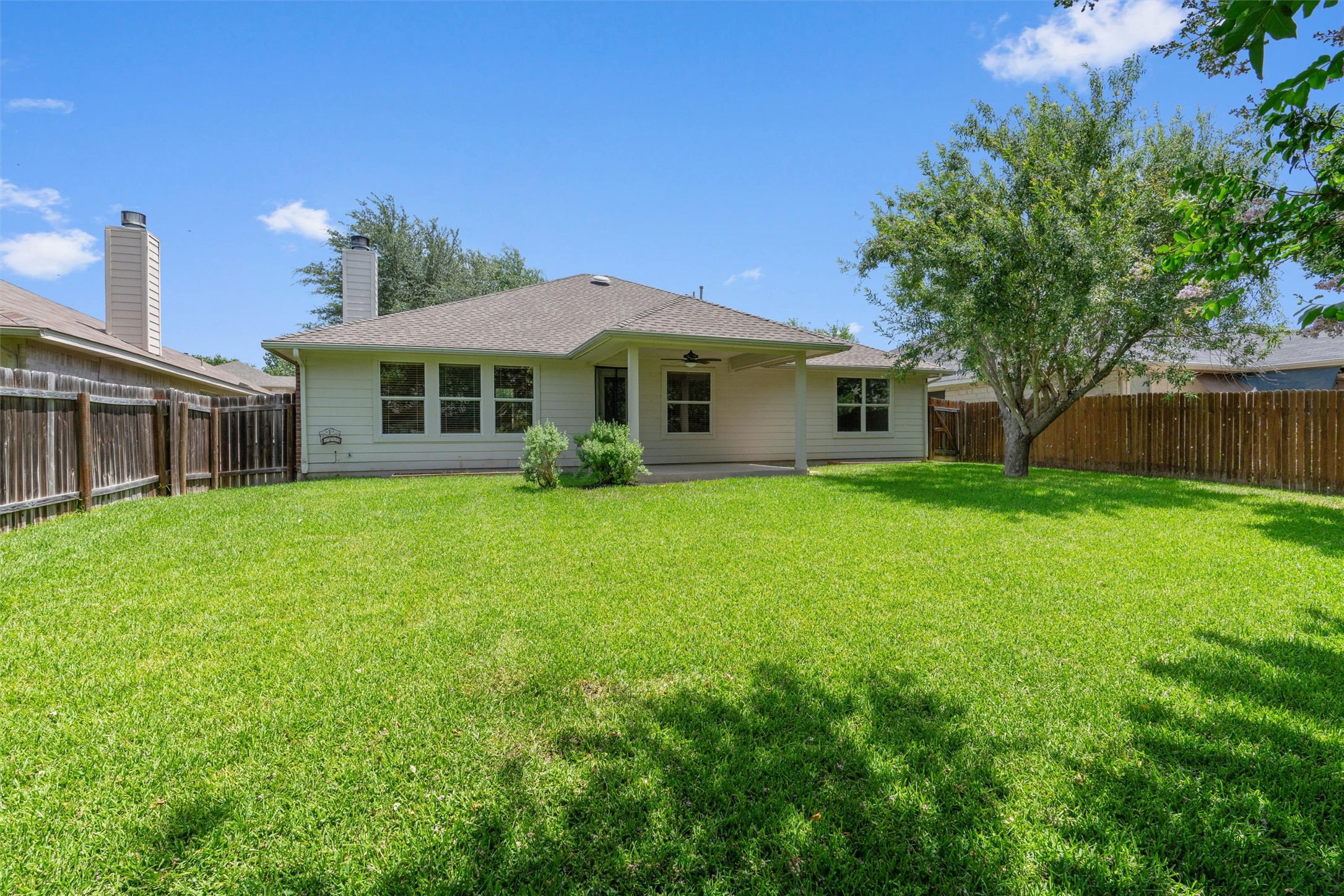122 Copperwood Loop Round Rock, TX 78665 - Photo 23 of 40 The lush lawn invites outdoor living and recreation.