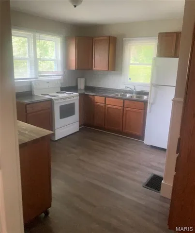 $1,050 | 620 Sheppard Street, Alton, IL 62002