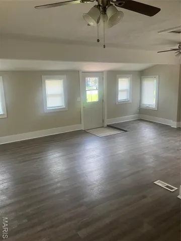 $1,050 | 620 Sheppard Street, Alton, IL 62002