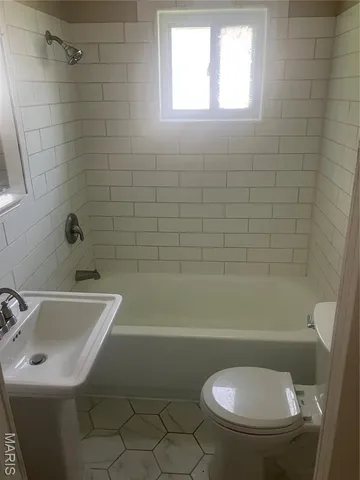 $1,050 | 620 Sheppard Street, Alton, IL 62002