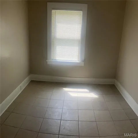 $1,050 | 620 Sheppard Street, Alton, IL 62002