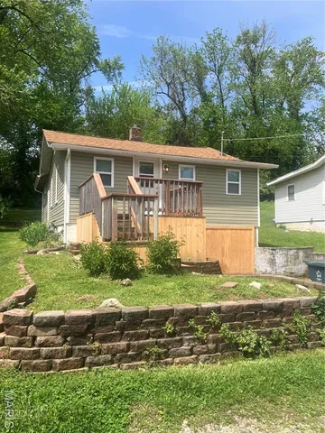 $1,050 | 620 Sheppard Street, Alton, IL 62002