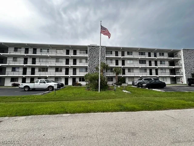$135,000 | 4906 Victoria Drive, Unit 412, Cape Coral, FL 33904