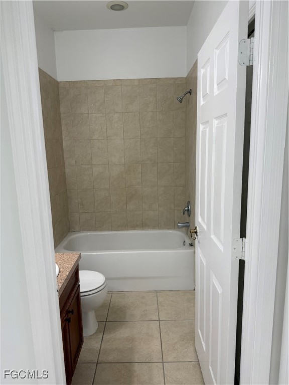 3969 Sunset Road Lehigh Acres, FL 33971 - Photo 28 of 29 a bathroom with a bathtub shower and toilet