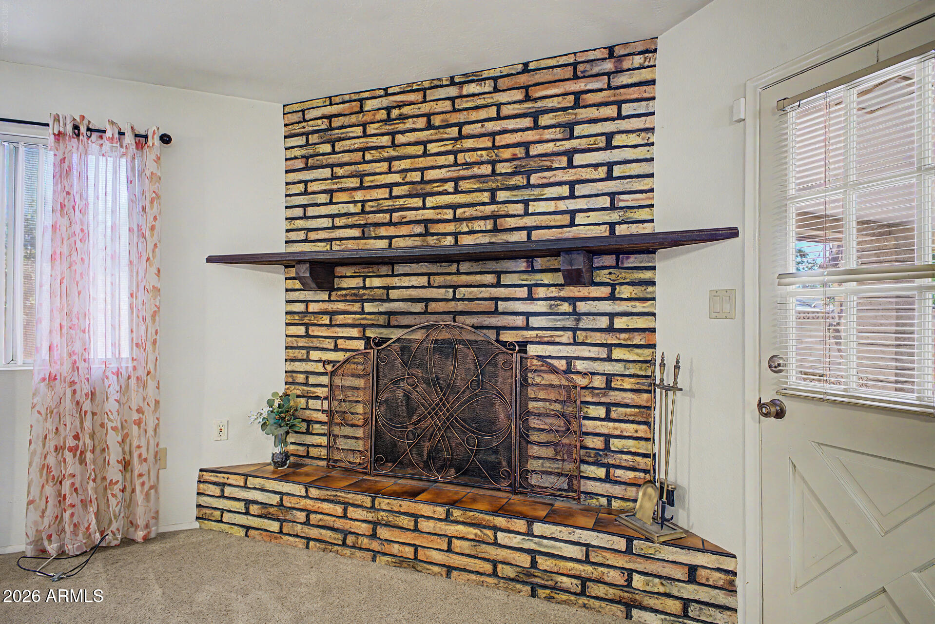3753 West Dalphin Road Phoenix, AZ 85051 - Photo 9 of 35