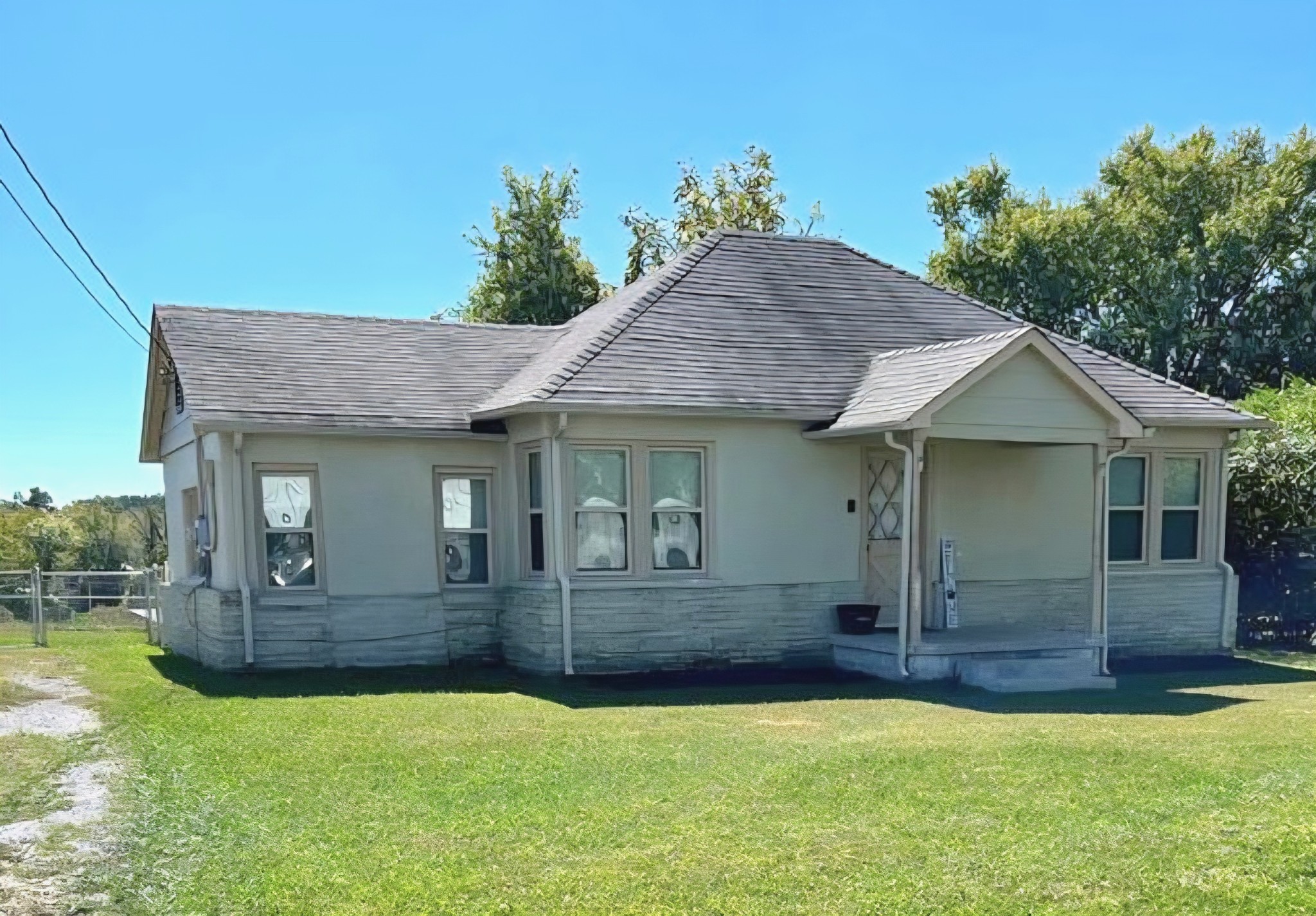 431 Elm Street Baxter, TN 38544 - Photo 1 of 22 a view of a house with a swimming pool