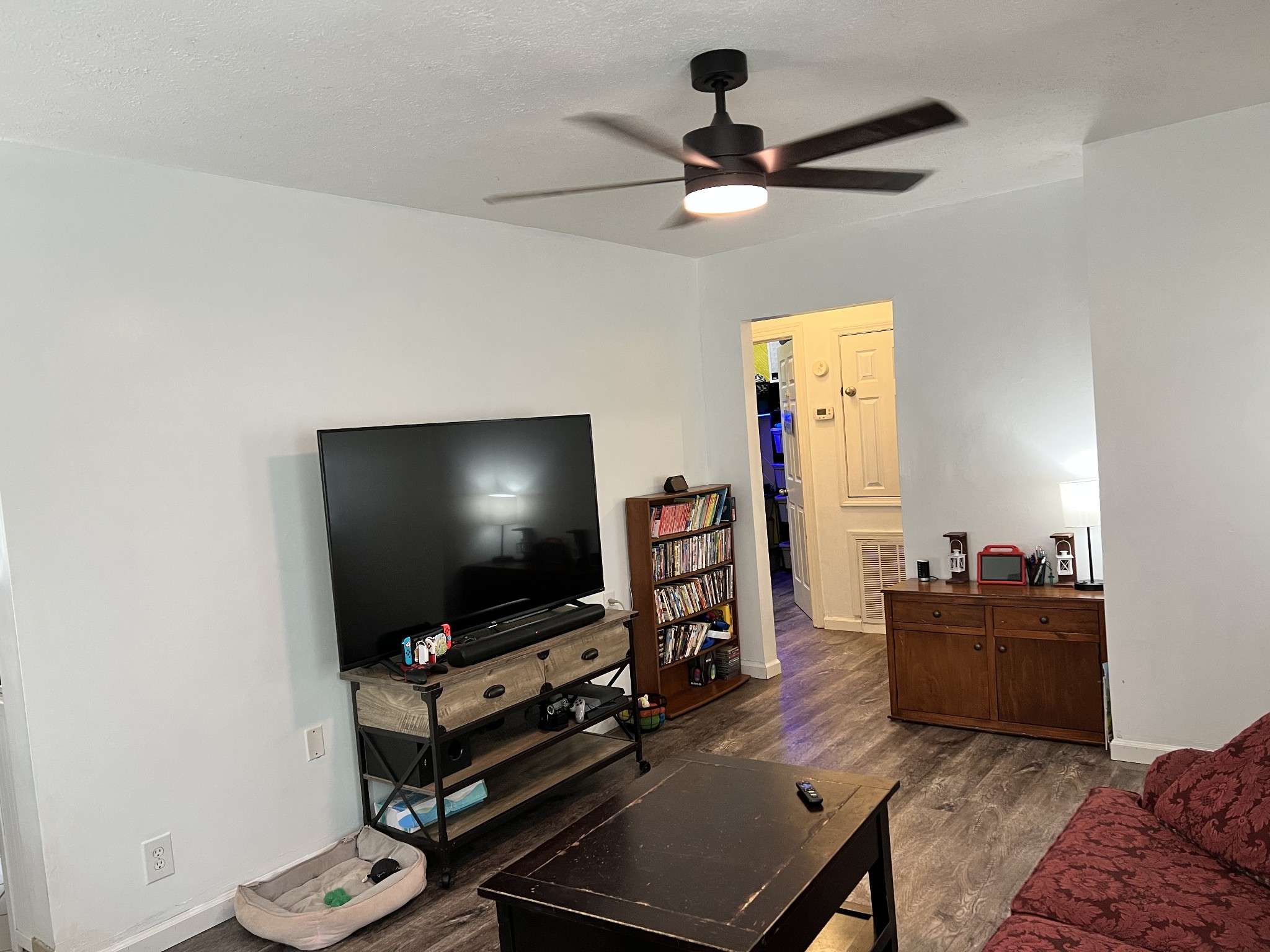 431 Elm Street Baxter, TN 38544 - Photo 4 of 22 a living room with furniture and a flat screen tv