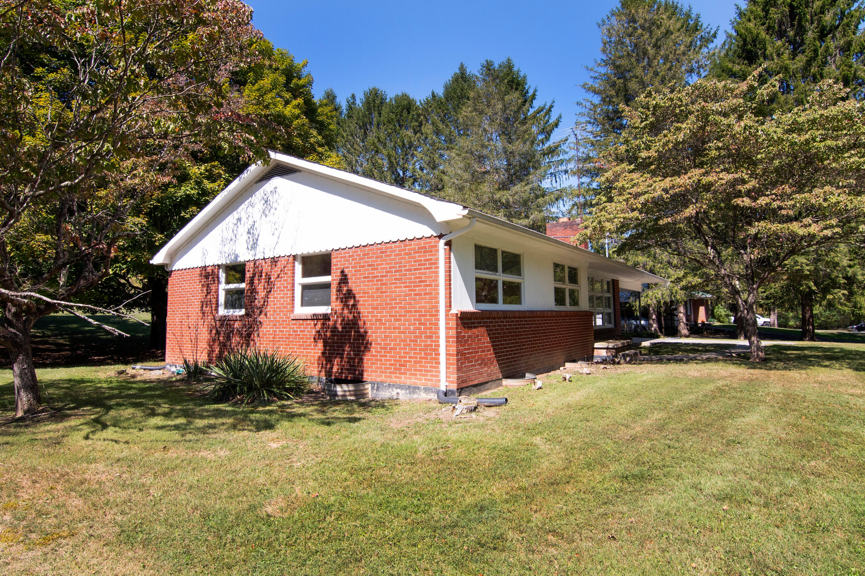 155 Dickson Road Caldwell, WV 24925 - Photo 71 of 78 Gallery Image 71