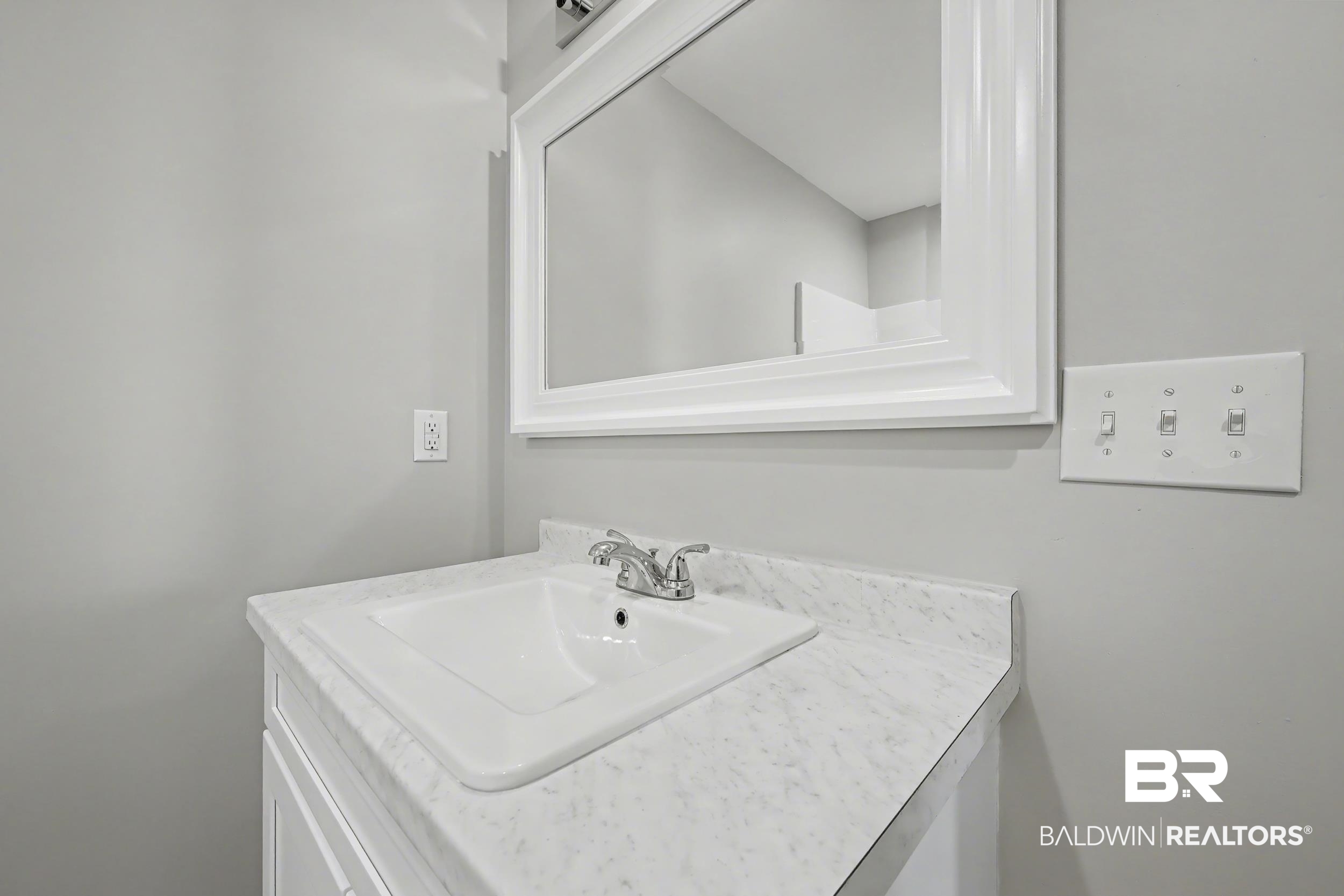 76 Fincher Lane Loxley, AL 36551 - Photo 21 of 33 Bathroom featuring vanity