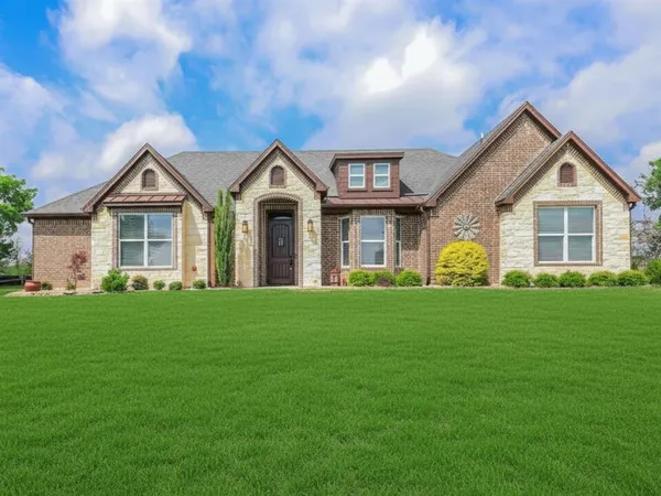 $519,900 | 31 Golf Walk Circle, Denison, TX 75020