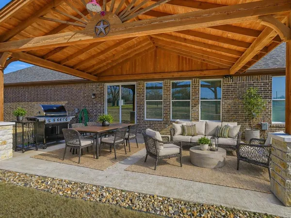 $519,900 | 31 Golf Walk Circle, Denison, TX 75020