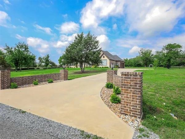 $519,900 | 31 Golf Walk Circle, Denison, TX 75020
