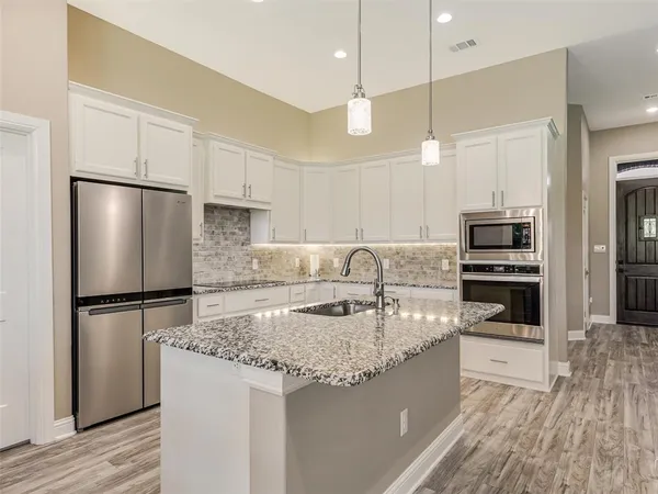 $519,900 | 31 Golf Walk Circle, Denison, TX 75020
