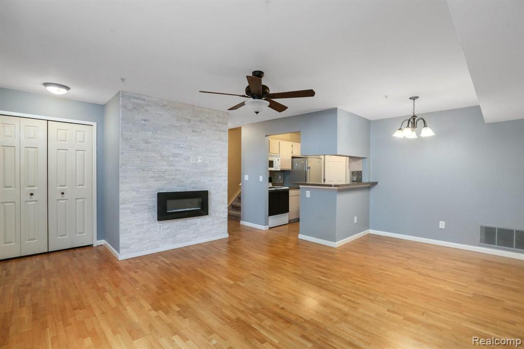 22210 Cape Cod Way Farmington Hills, MI 48336 - Photo 5 of 26