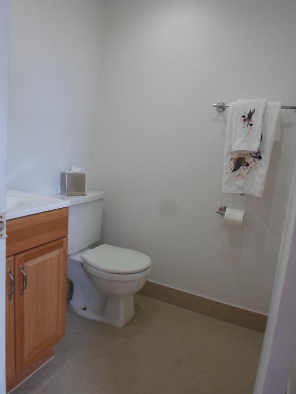 786 Flanders Q Delray Beach, FL 33484 - Photo 3 of 7 Flanders Q 786 guest bathroom