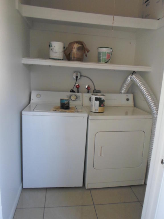 786 Flanders Q Delray Beach, FL 33484 - Photo 7 of 7 Flanders Q 786 washer dryer room