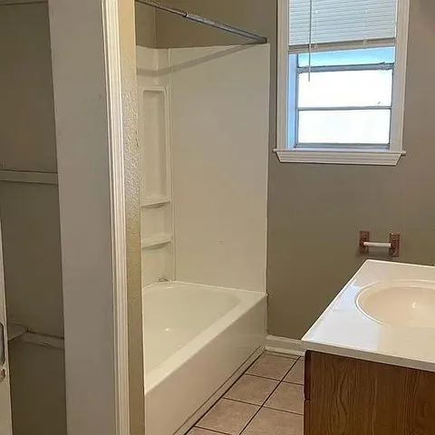 $1,500 | 3605 Kings Drive, Chalmette, LA 70043