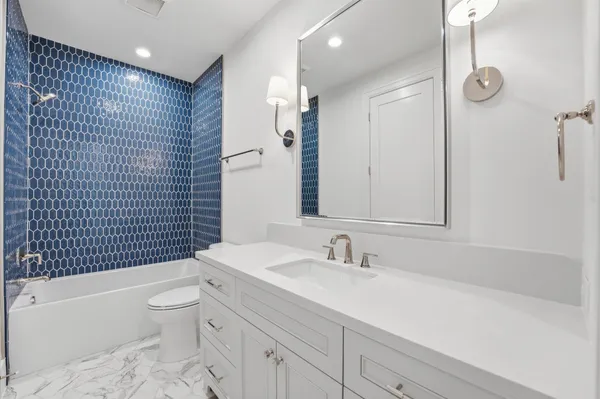 $2,100,000 | 406 Columbia Street, Houston, TX 77007