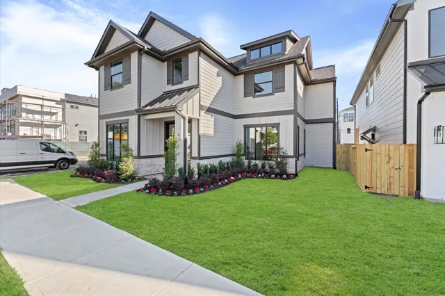 $2,100,000 | 406 Columbia Street, Houston, TX 77007