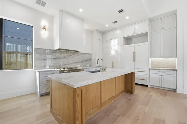 $2,100,000 | 406 Columbia Street, Houston, TX 77007