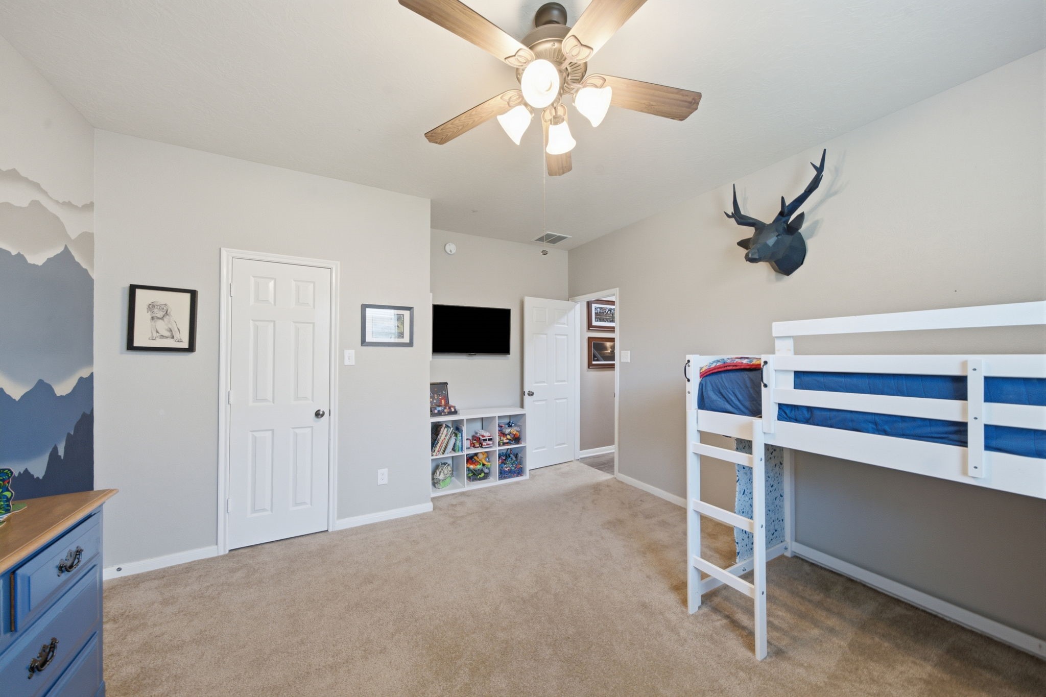 8911 Henrico Lane Rosenberg, TX 77469 - Photo 23 of 45 a view of a livingroom with a furniture and a ceiling fan