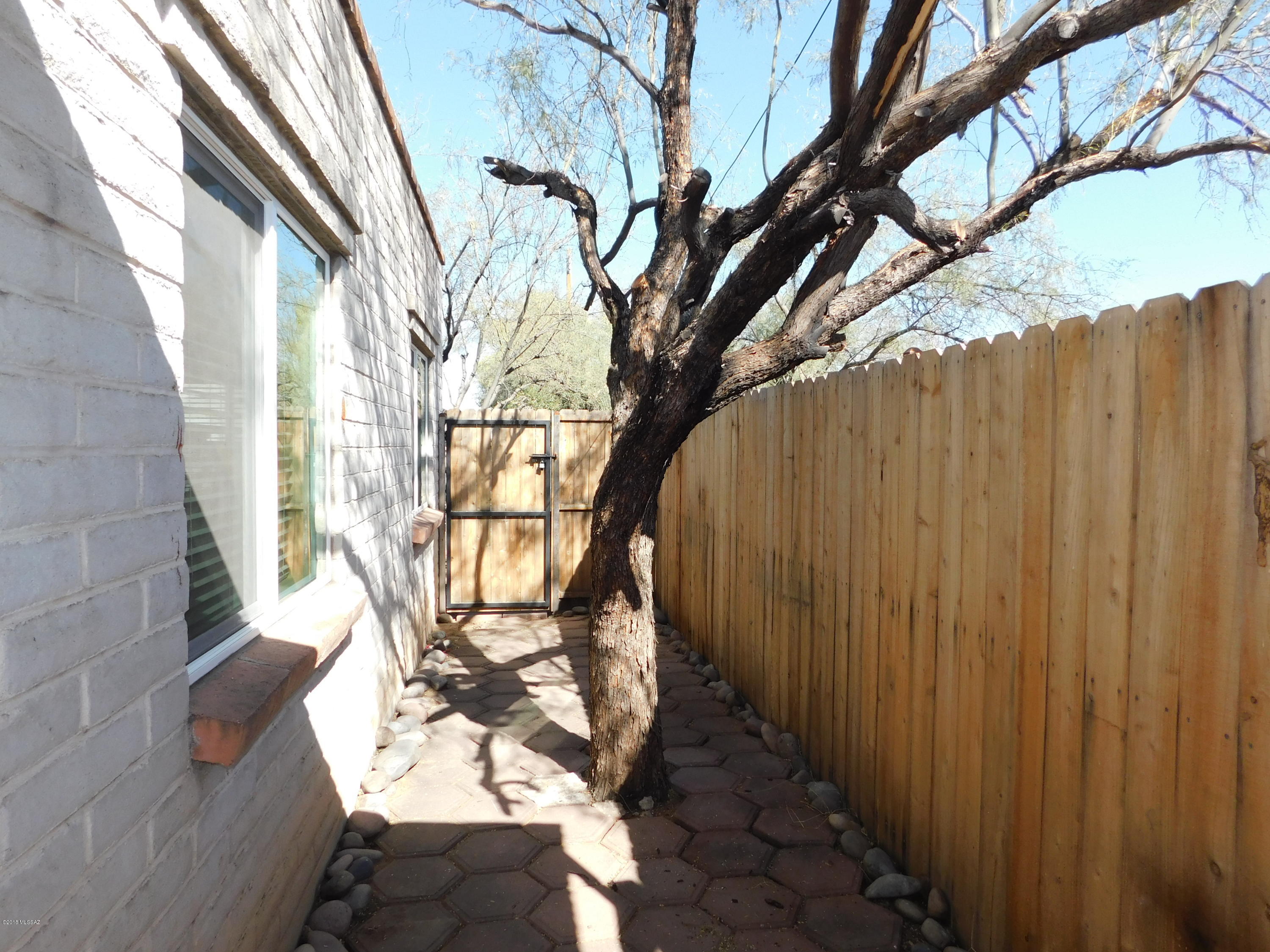 211 West Roger Road, Unit 20 Tucson, AZ 85705 - Photo 17 of 21