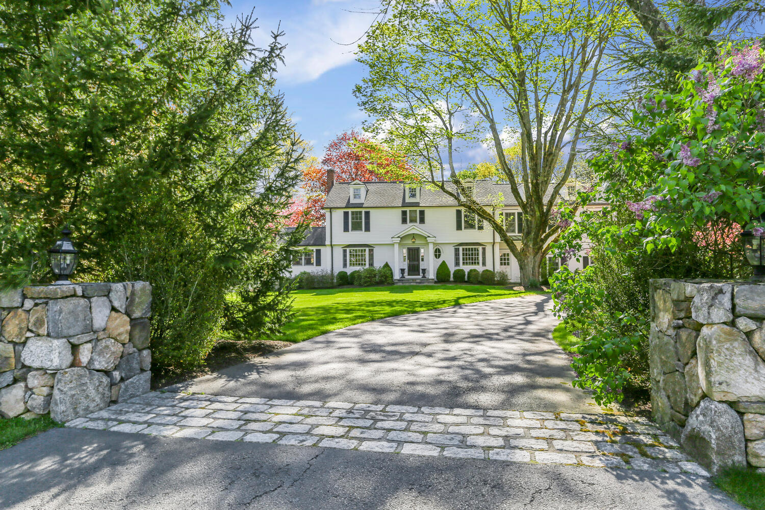 336 Hollow Tree Ridge Road Darien, CT 06820 - Photo 40 of 40 a view of house with a garden