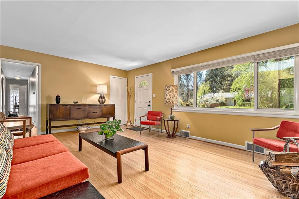 7 Clearbrook Road Asheville, NC 28805 - Photo 3 of 17 Gallery Image 3