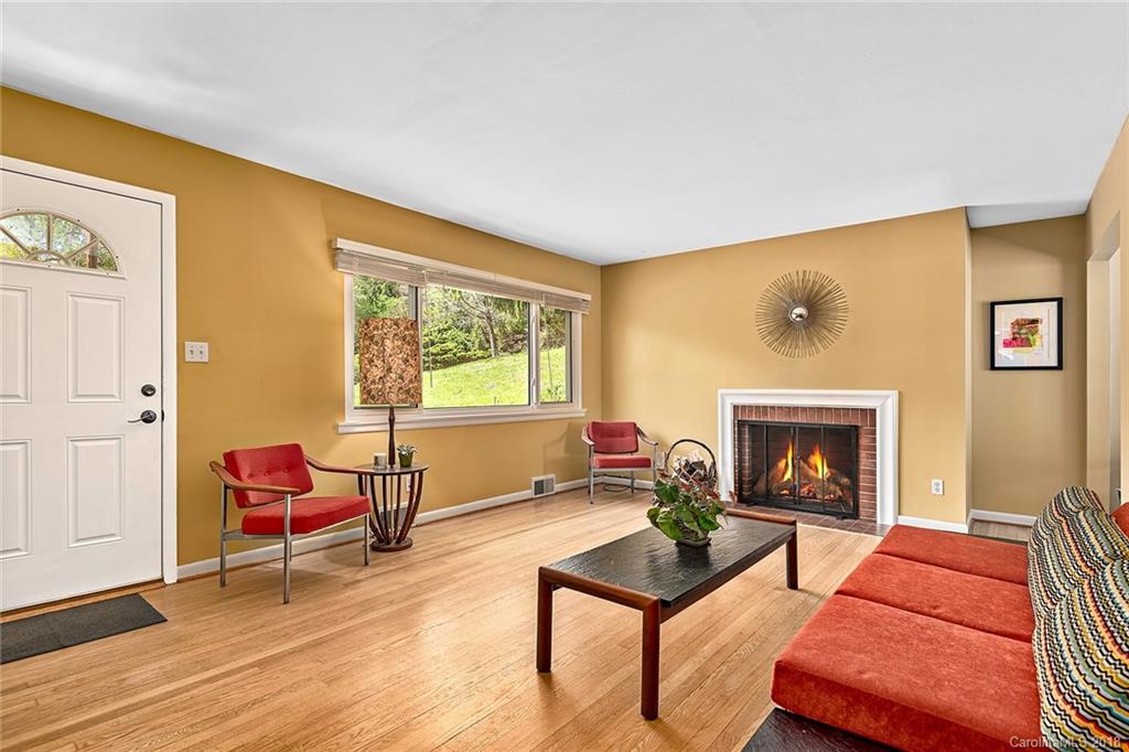 7 Clearbrook Road Asheville, NC 28805 - Photo 4 of 17 Gallery Image 4