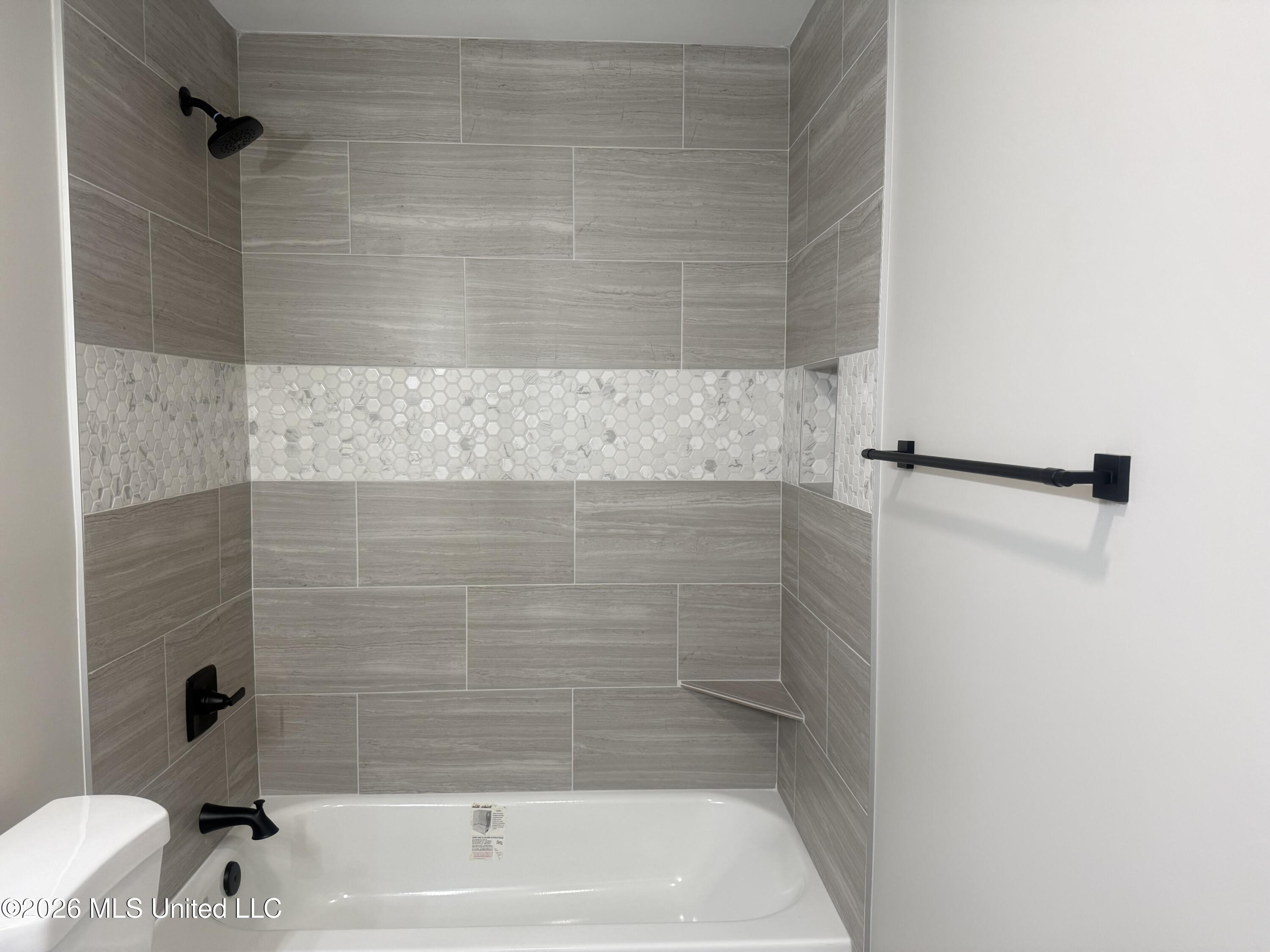 538 Pin Oak Point Southaven, MS 38671 - Photo 16 of 24 Bathroom