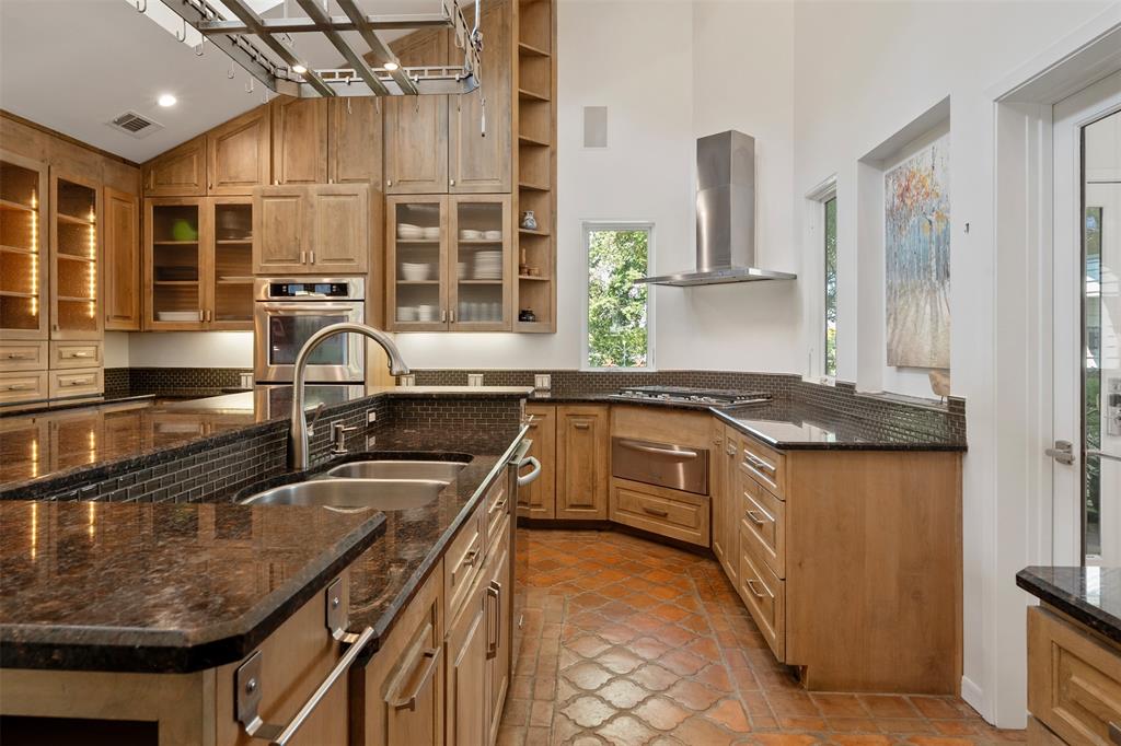 5461 Impala Point Drive Athens, TX 75752 - Photo 14 of 39
