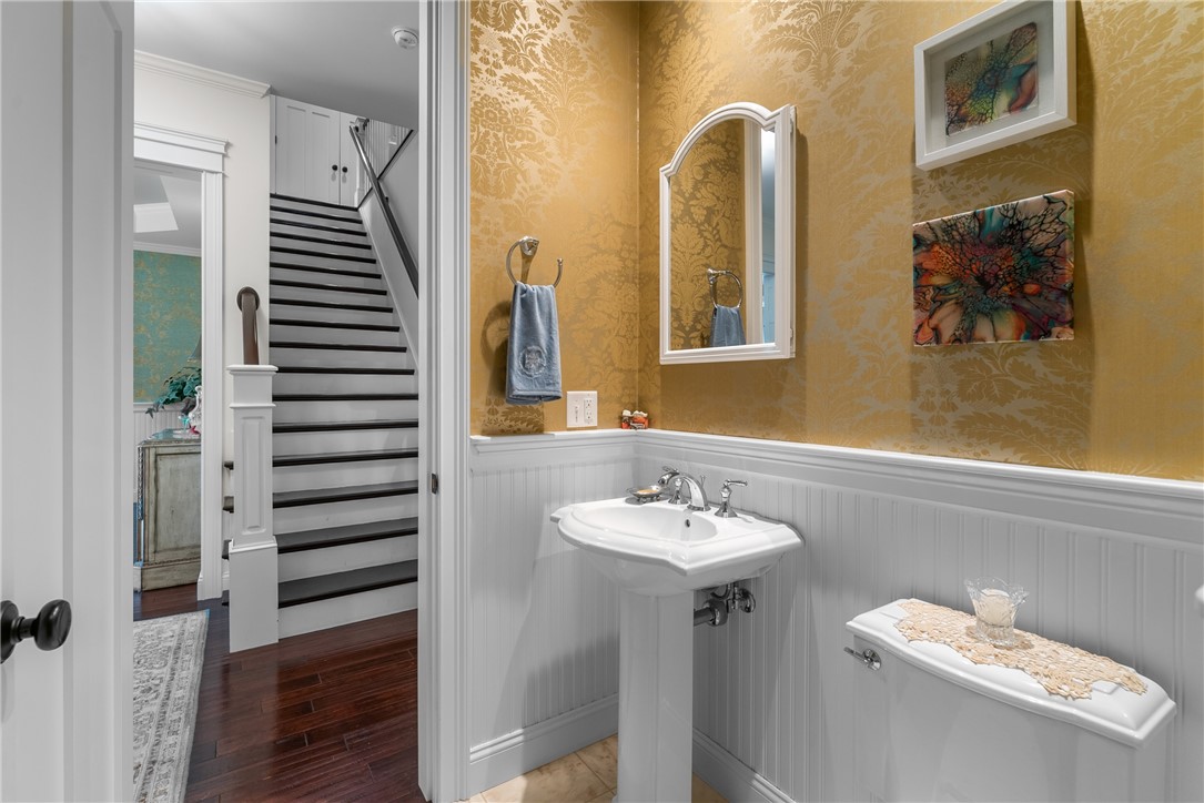 81 Valentine Circle Warwick, RI 02886 - Photo 13 of 49