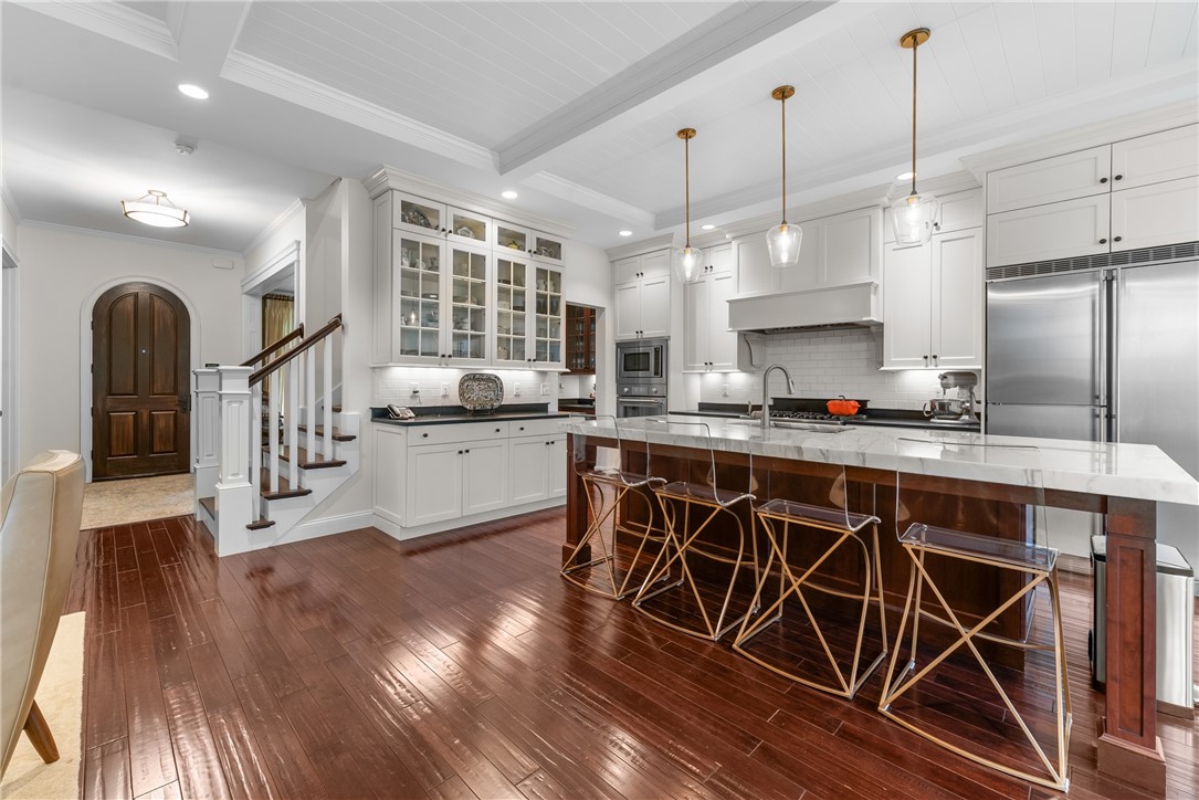 81 Valentine Circle Warwick, RI 02886 - Photo 15 of 49