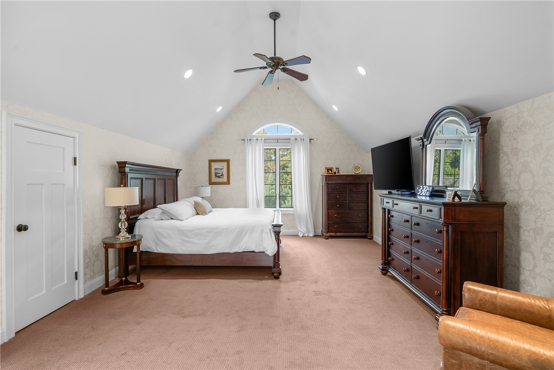 81 Valentine Circle Warwick, RI 02886 - Photo 32 of 49