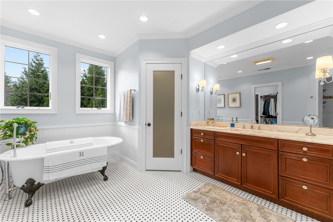 81 Valentine Circle Warwick, RI 02886 - Photo 35 of 49